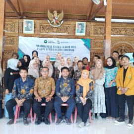 Pemberdayaan Masyarakat dalam Hilirisasi Komoditas Kelapa Genjah dan Singkong di Desa Sanggang, Sukoharjo